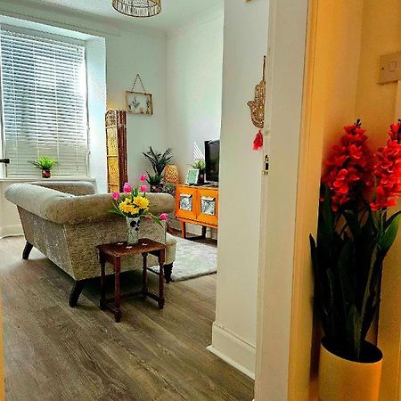 The Ferns - Shared Garden Apartment With Parking Darvel エクステリア 写真